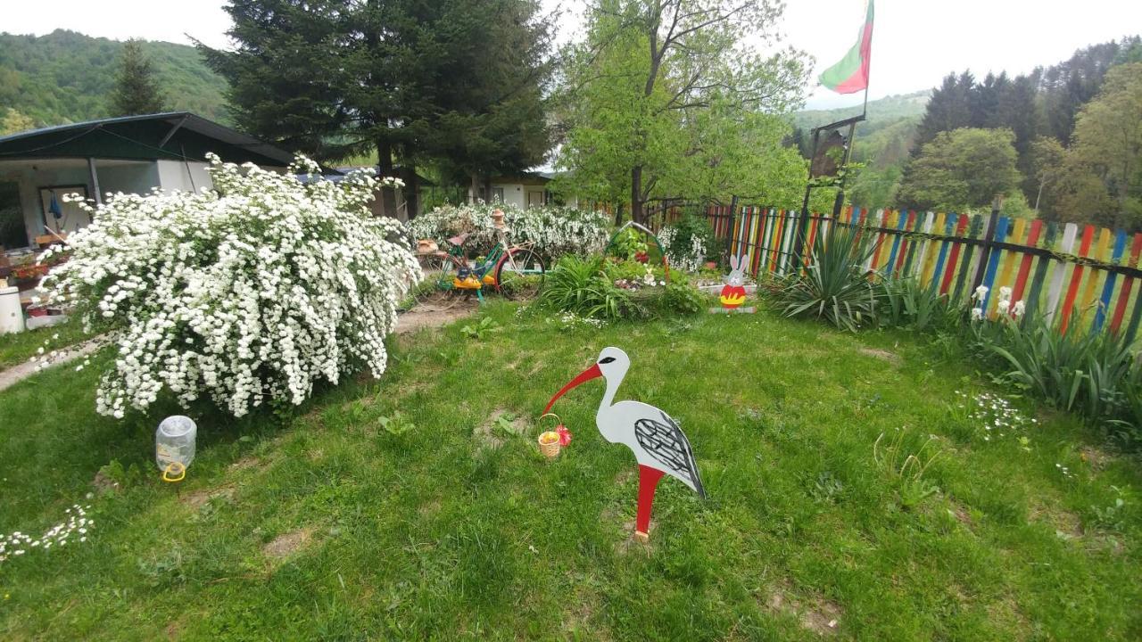 Къща за гости Дъга Cherni Osum Екстериор снимка